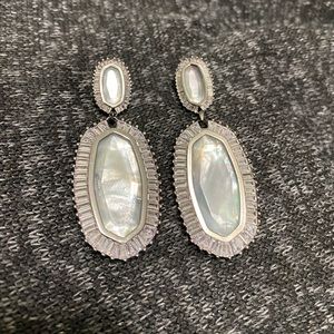 Kendra Scott Kaki Baguette Earrings - Mother of Pearl